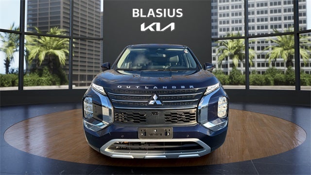 2023 Mitsubishi Outlander SE