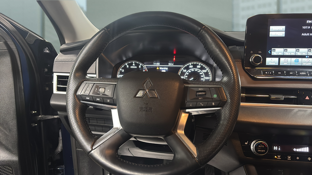 2024 Mitsubishi Outlander SE