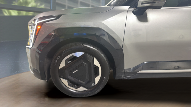 2024 Kia EV9 Land