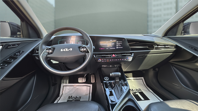2023 Kia Niro SX Touring