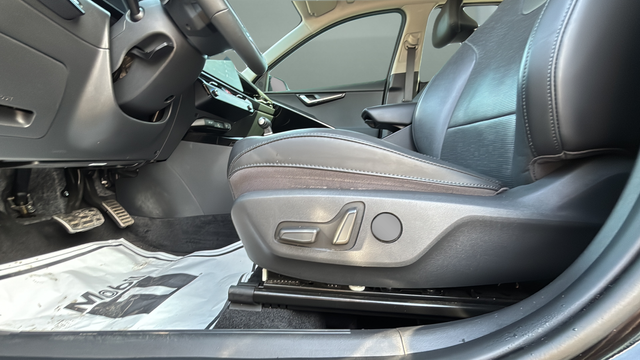 2023 Kia Niro SX Touring