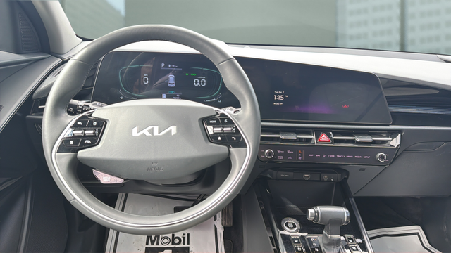 2023 Kia Niro SX