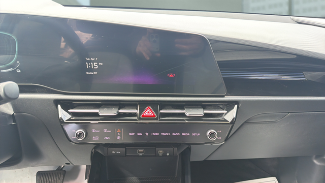 2023 Kia Niro SX