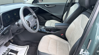 2023 Kia Niro SX