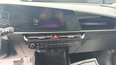 2023 Kia Niro SX