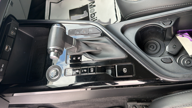 2023 Kia Niro SX