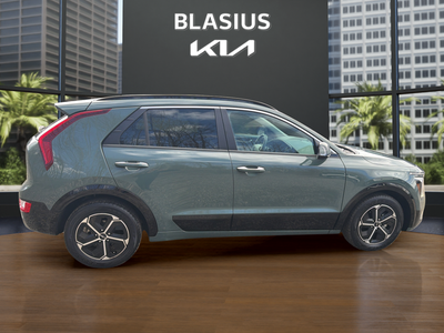 2023 Kia Niro SX