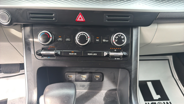 2024 Kia Carnival LX