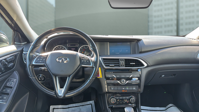 2017 INFINITI QX30 Premium
