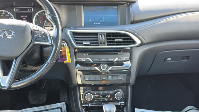 2017 INFINITI QX30 Premium
