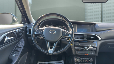 2017 INFINITI QX30 Premium
