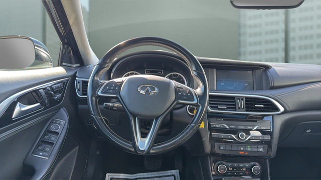 2017 INFINITI QX30 Premium