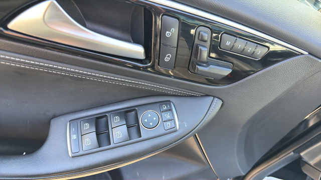 2017 INFINITI QX30 Premium