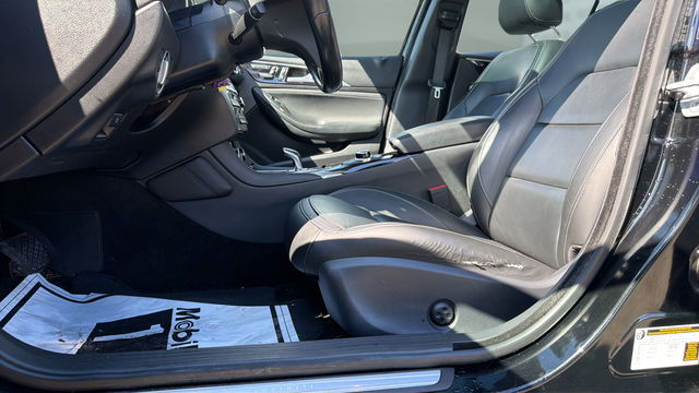 2017 INFINITI QX30 Premium