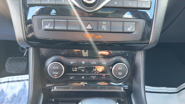 2017 INFINITI QX30 Premium