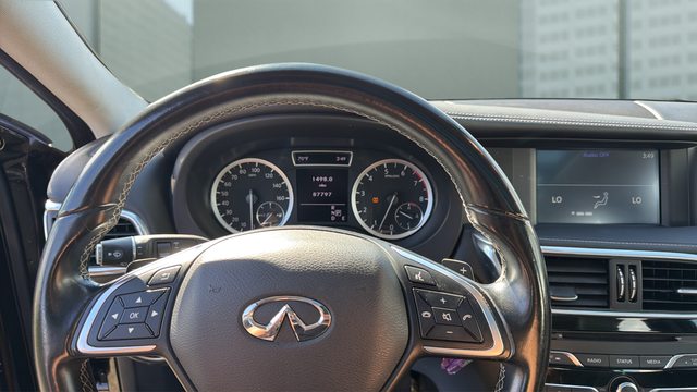 2017 INFINITI QX30 Premium