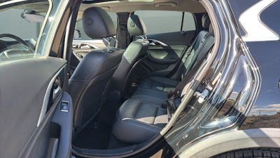 2017 INFINITI QX30 Premium