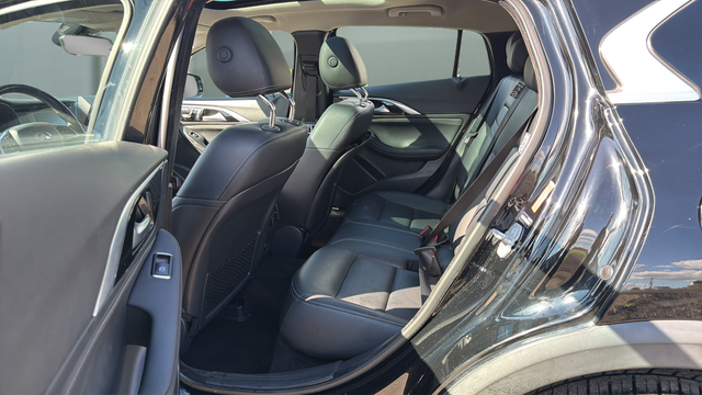 2017 INFINITI QX30 Premium