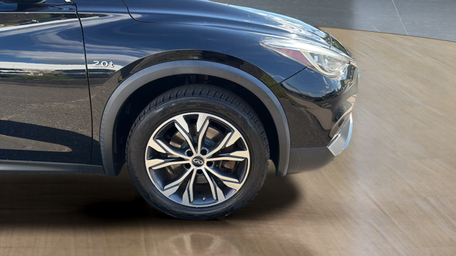 2017 INFINITI QX30 Premium