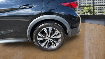 2017 INFINITI QX30 Premium