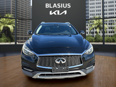 2017 INFINITI QX30 Premium