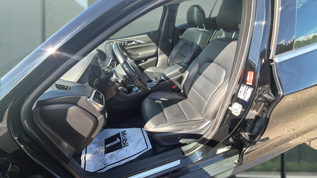 2017 INFINITI QX30 Premium