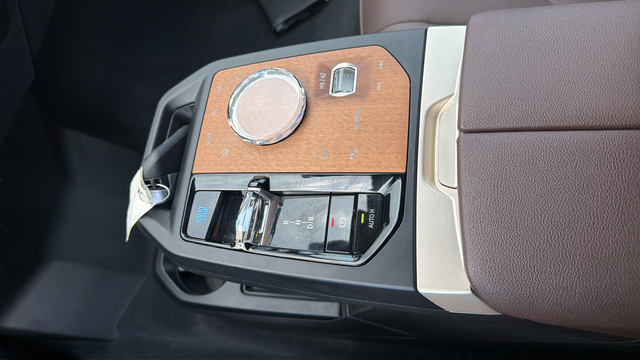 2026 BMW iX xDrive45