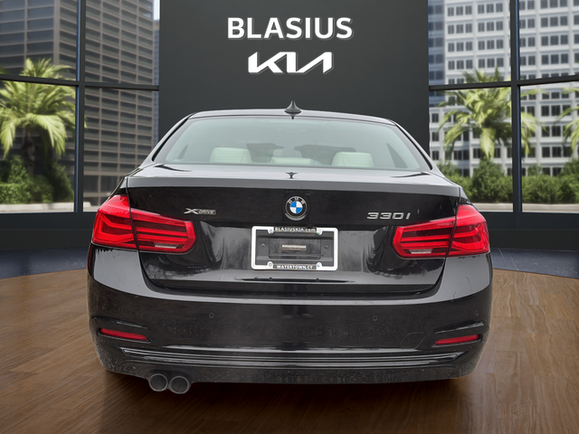 2017 BMW 3 Series 330i xDrive