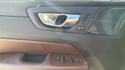 2023 Volvo XC60 B5 Plus Dark Theme