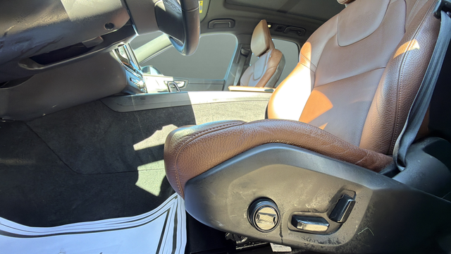 2023 Volvo XC60 B5 Plus Dark Theme