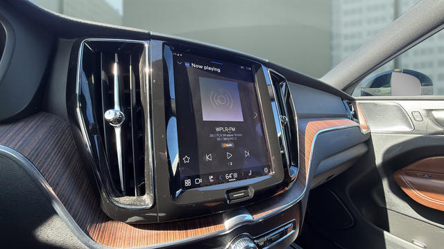 2023 Volvo XC60 B5 Plus Dark Theme