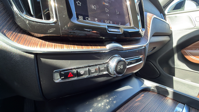 2023 Volvo XC60 B5 Plus Dark Theme