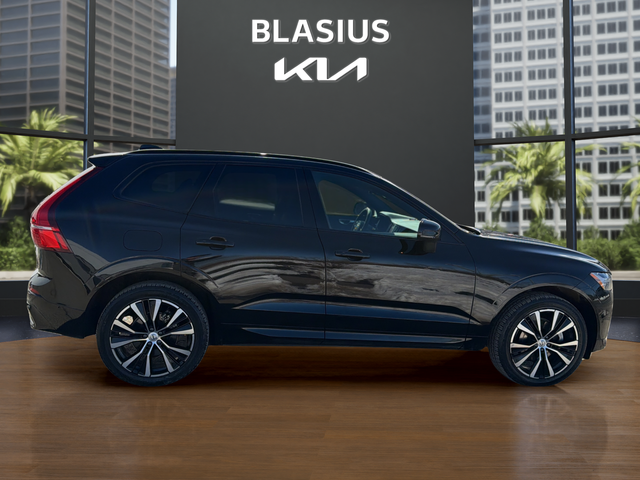 2023 Volvo XC60 B5 Plus Dark Theme