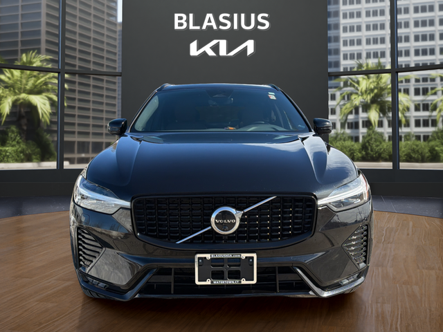 2023 Volvo XC60 B5 Plus Dark Theme