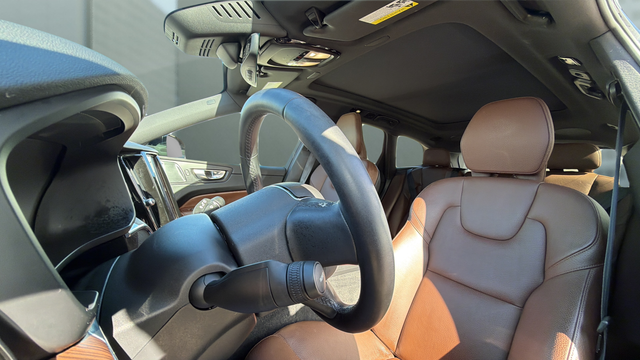 2023 Volvo XC60 B5 Plus Dark Theme